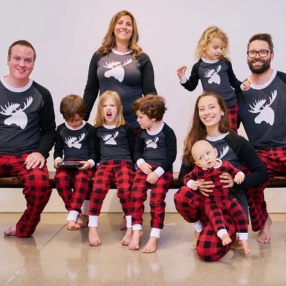 🇨🇦 EUC Lola and Taylor country moose PJ set - Picture 1 of 6